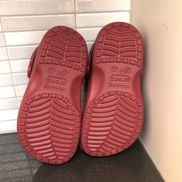 🥳HOST PICK🥳 Unisex Red lined youth CROCS - Picture 7 of 9